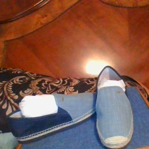 shoes - Picture 1 of 2